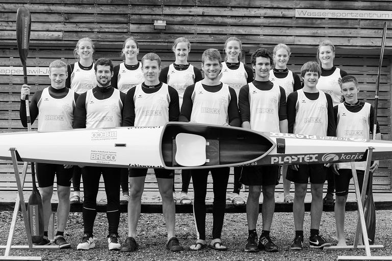 La nazionale svizzera della regata in canoa